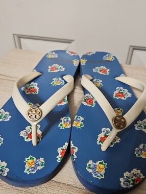 Tory Burch EUC Royal Blue Floral Thong Sandals